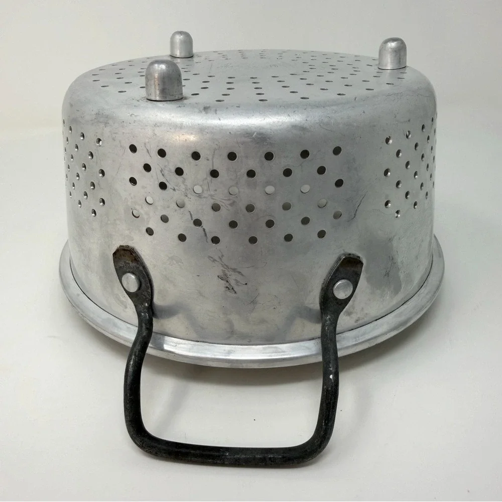 DO NOT PURCHASEVintage Royal Chef Aluminum Colander USA Strainer Farmhouse Rusti